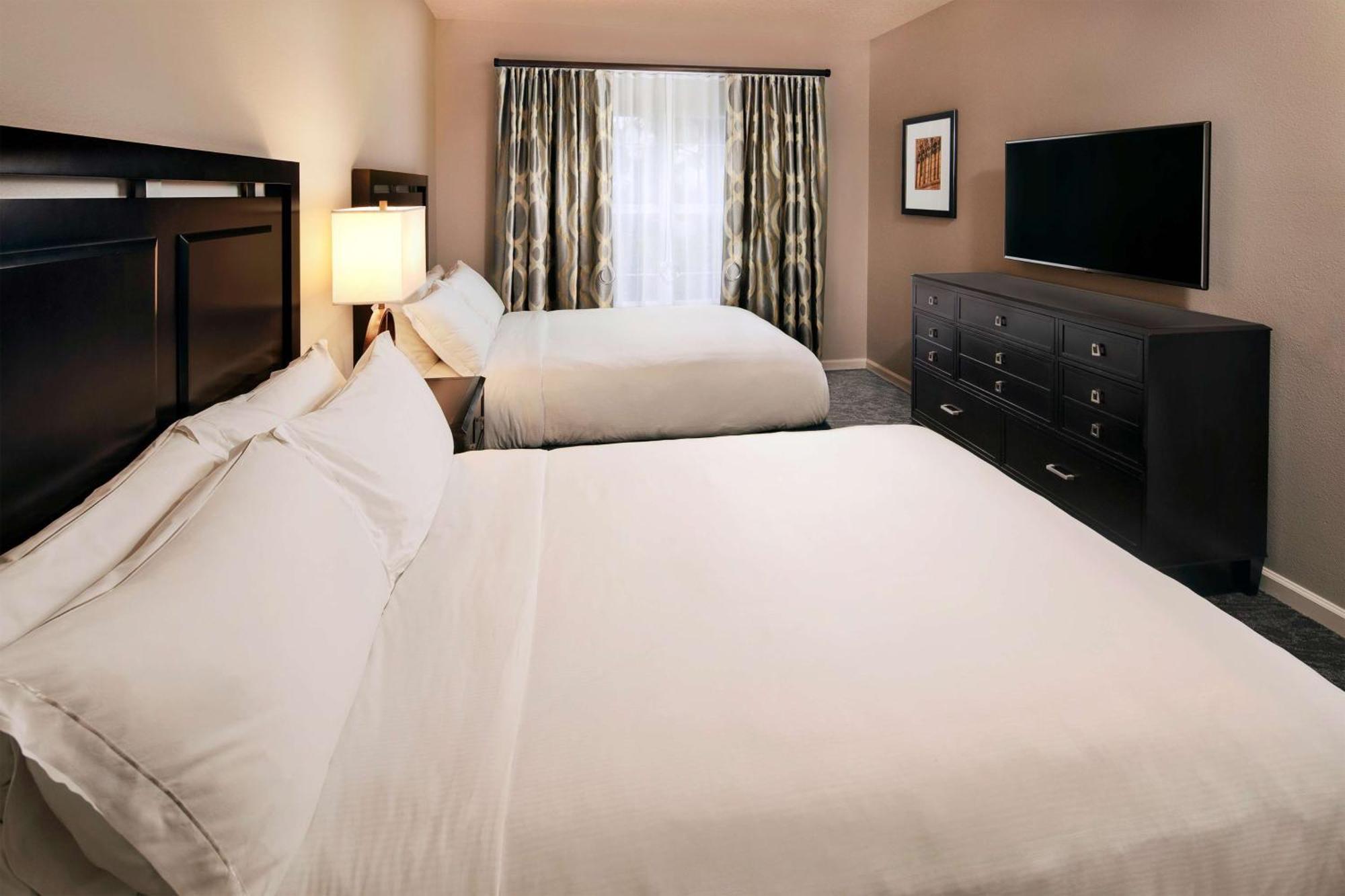 Suíte de 2 Quartos com Sofá-cama e Varanda